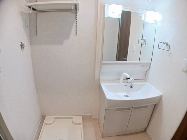 シェノンⅢの洗面所|朝の身支度には欠かせない独立洗面化粧台