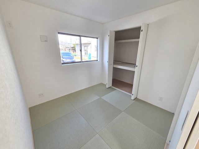 新築　桐生市相生町第17　クレイドルガーデン　5号棟の和室|現地写真　リビング横の和室です。居室、お子様のプレイルーム、客間など様々な使い方ができますね！