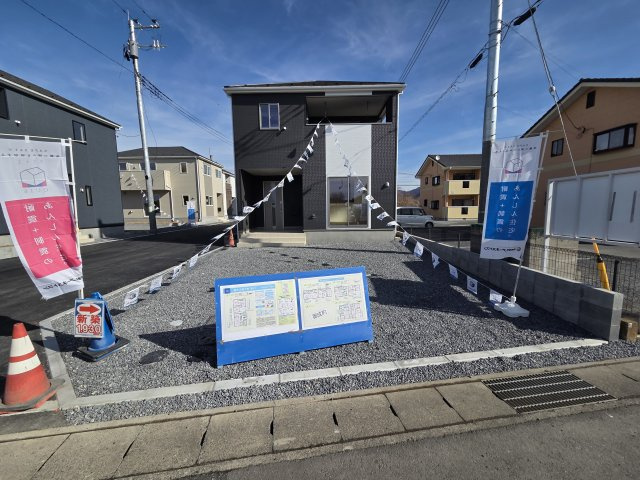 新築　桐生市相生町第17　クレイドルガーデン　5号棟の駐車場|現地写真　駐車は建物南側に並列3台可能です！