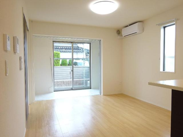 ユニヴァリィ　コンフォートの居間・リビング