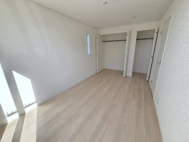 新築　桐生市相生町第17　クレイドルガーデン　2号棟の収納|現地写真　全居室収納付きなのでお部屋が片付きますね！