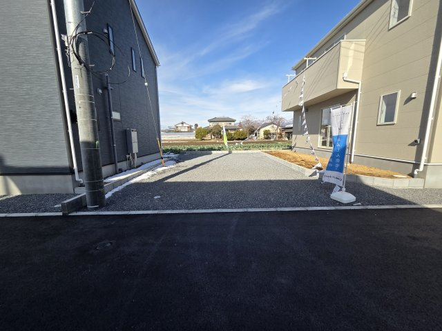 新築　桐生市相生町第17　クレイドルガーデン　2号棟の駐車場|現地写真　駐車は建物南側に縦並列4台可能です！