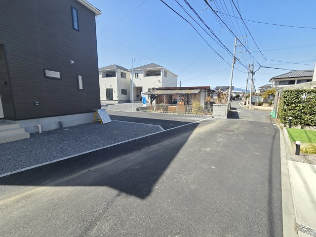 新築　桐生市広沢町第18　クレイドルガーデン　3号棟の前面道路含む現地写真|現地写真　前面道路幅員約4ｍ