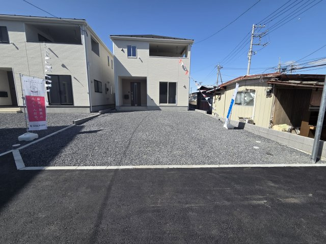 新築　桐生市広沢町第18　クレイドルガーデン　3号棟の駐車場|現地写真　駐車は建物南側に並列3台可能です！