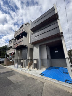 【外観】 | 南側が道路、公園の為、陽当たり良好！！