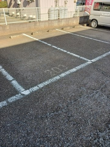 シルキーハイツⅡの駐車場|駐車場があるので、車を買う予定の方も安心です