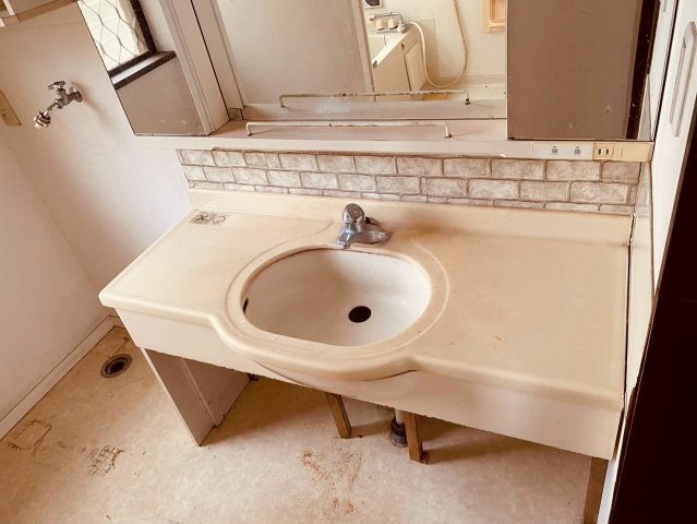 八街市八街ほ　中古戸建の独立洗面台