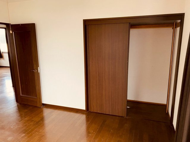 八街市八街ほ　中古戸建の洋室