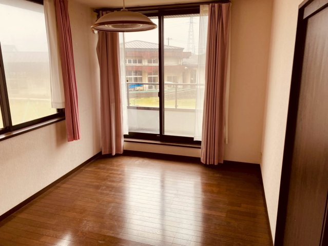 八街市八街ほ　中古戸建の洋室