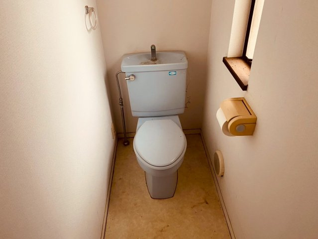 八街市八街ほ　中古戸建のトイレ