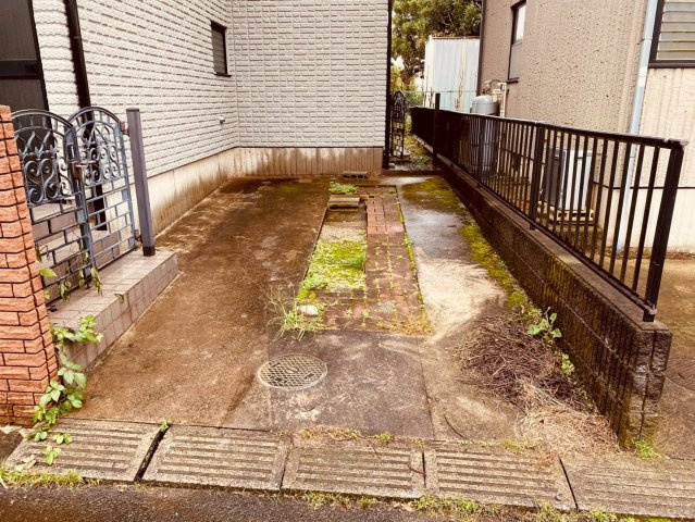 八街市八街ほ　中古戸建の駐車場