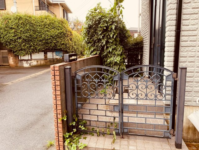 八街市八街ほ　中古戸建のエントランス