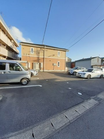 グランツ・マルシバ　３の駐車場