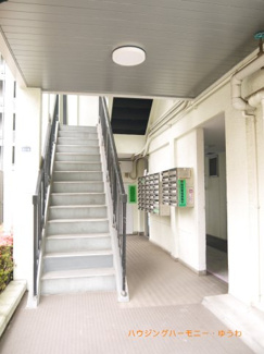 【エントランス】 | 清潔感と歓迎感があるエントランスホールとなります。