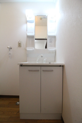 【洗面所】 | ロイヤルセンチュリーマンション | 別号室の写真です