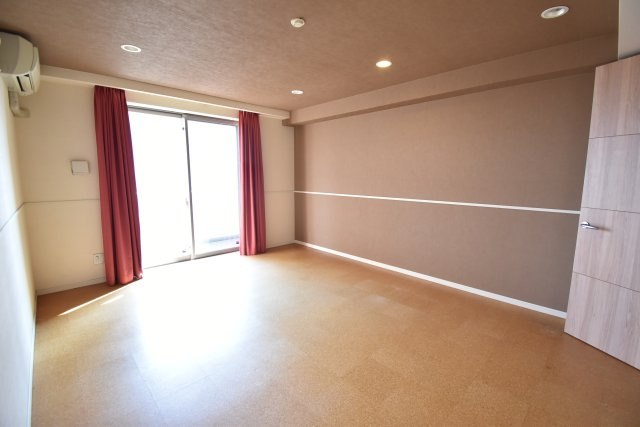 ロイヤルパークス桃坂の寝室