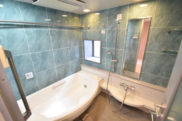 ロイヤルパークス桃坂の浴室