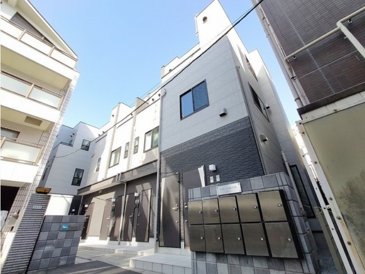 新宿区新小川町のアパート