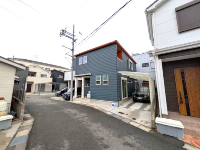 伯太町3丁目：中古一戸建ての前面道路含む現地写真