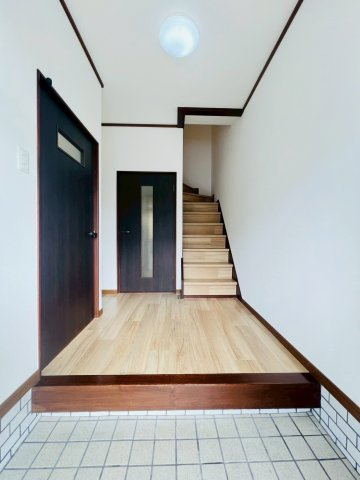 西明石北町3丁目テラスハウスの玄関