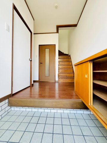 田中貸家の玄関