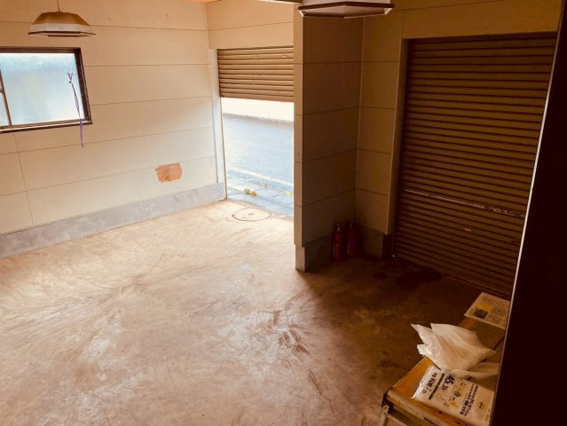 八街に中古戸建の駐車場