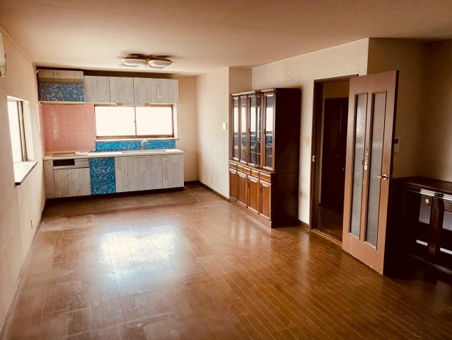 八街に中古戸建の居間・リビング