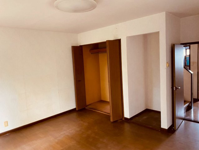 八街に中古戸建の洋室