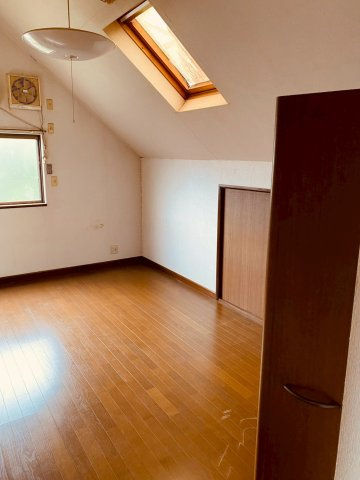 八街に中古戸建の洋室