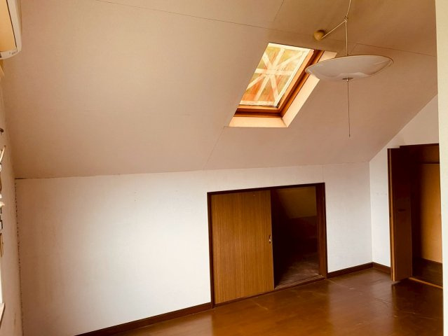 八街に中古戸建の洋室