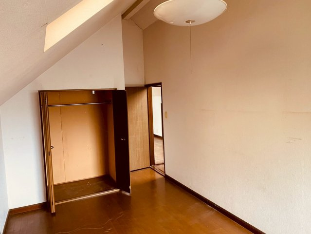 八街に中古戸建の洋室