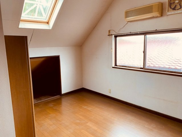 八街に中古戸建の洋室