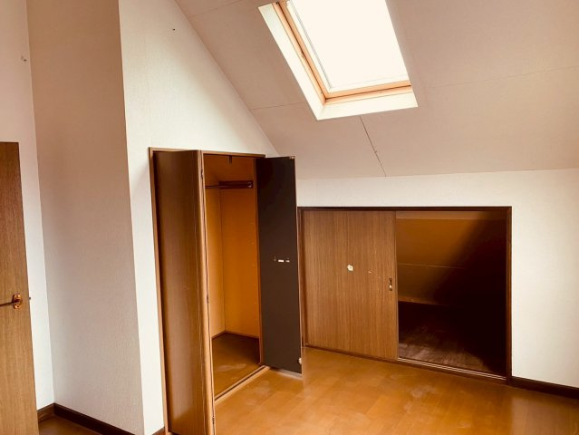 八街に中古戸建の洋室