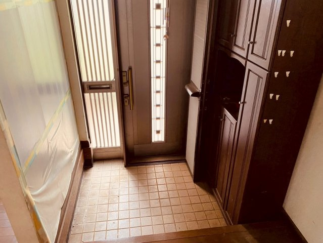 八街に中古戸建の玄関