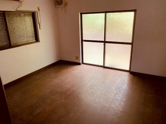 八街に中古戸建の洋室