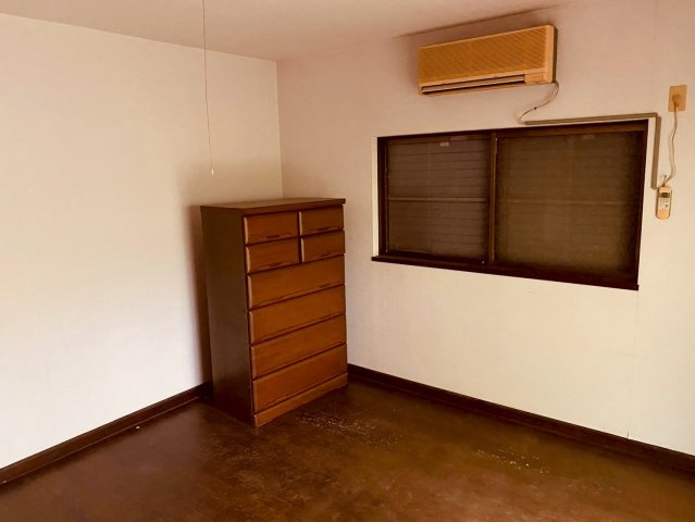 八街に中古戸建の洋室