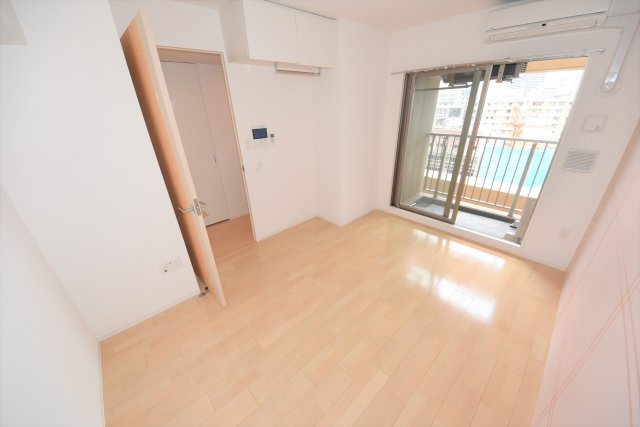 セレニテ本町ルフレの居間・リビング