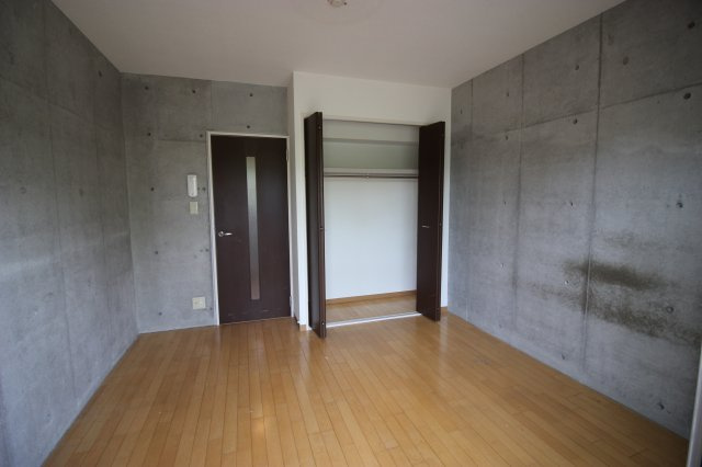 ラズベリーの洋室