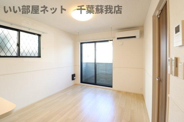 おゆみ野５丁目アパート（０２７８９３５０２）の居間・リビング|ゆったりとした居間です