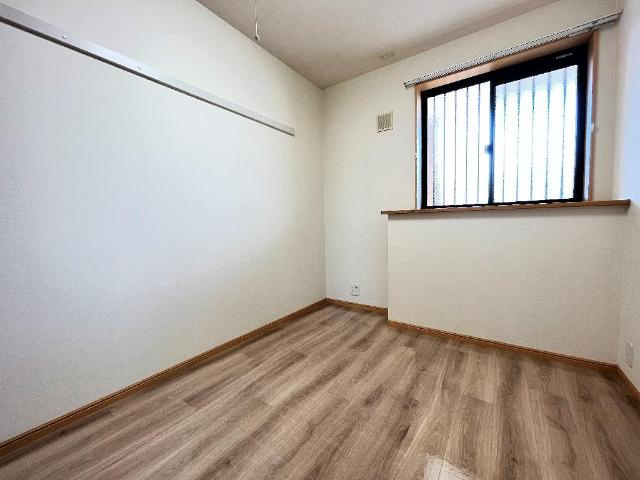 加古川市加古川町美乃利のアパートの内装|洋室