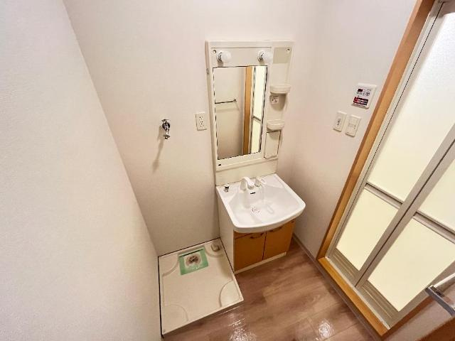 加古川市加古川町美乃利のアパートの洗面所|洗面