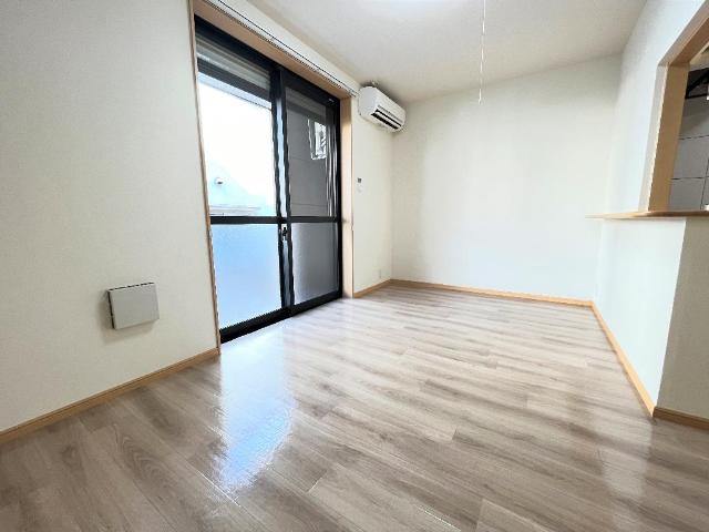 加古川市加古川町美乃利のアパートの居間・リビング|リビング