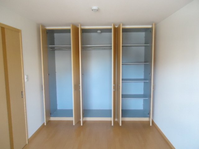 加古川市野口町野口のアパートの収納|クローゼット