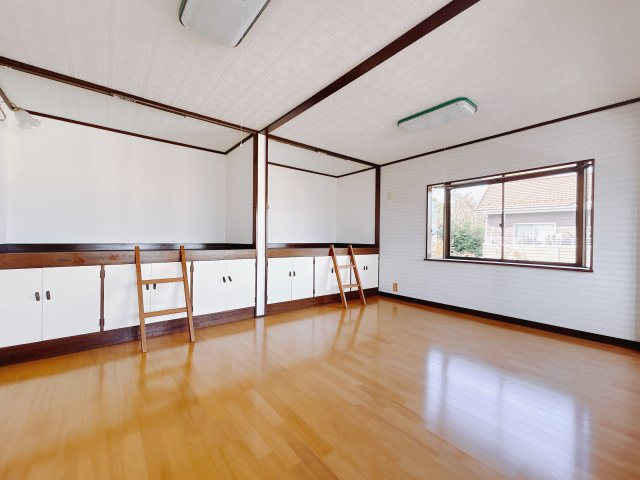 【中古戸建】高崎市片岡町3丁目の洋室|■2階洋室｜2階各居室には収納をご用意しています♪常にお部屋を綺麗に保てます！小さなお子様も自然とお片付けができるようになるのでうれしいですよね！