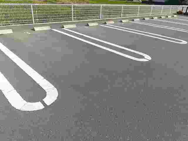 グラース　ルミエールの駐車場
