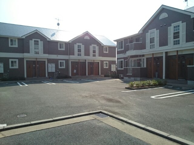 ラ・リヴィエールⅡの駐車場