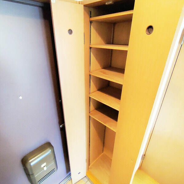 リバーフロントプラザの玄関