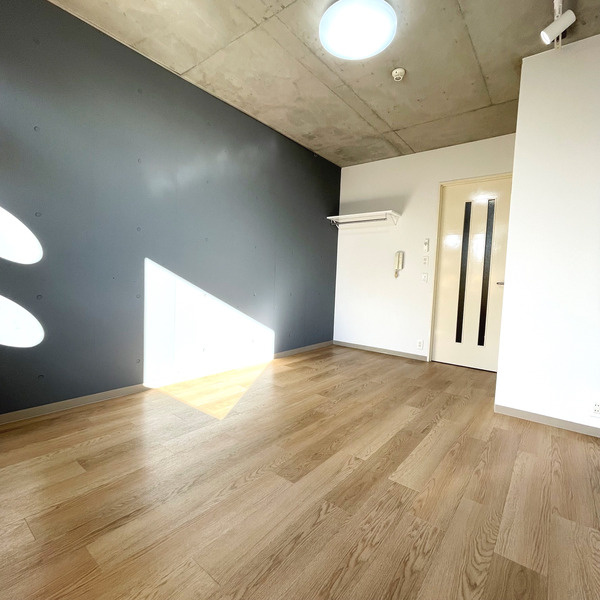 リバーフロントプラザの居間・リビング