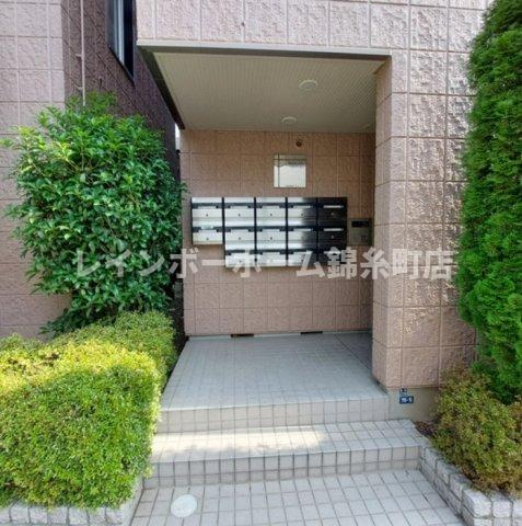 Maisond or KAMEARI WESTのエントランス