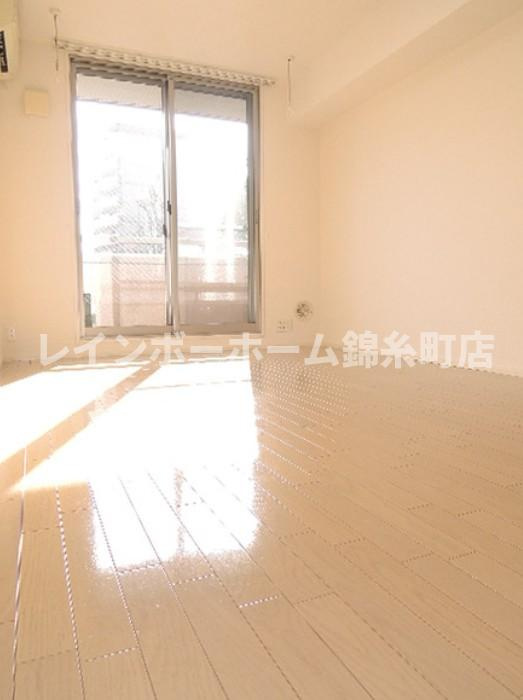 Maisond or KAMEARI WESTの居間・リビング